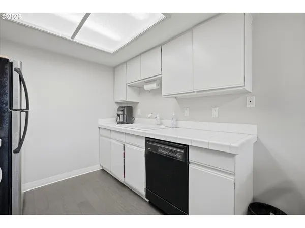 $275,000 | 86 Kingsgate Road, Unit H203, Lake Oswego, OR 97035
