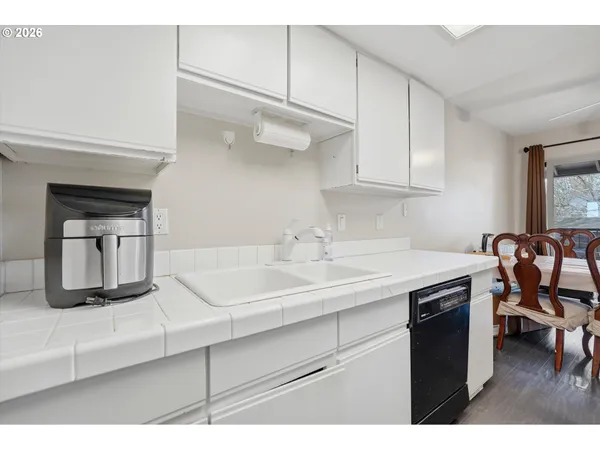 $275,000 | 86 Kingsgate Road, Unit H203, Lake Oswego, OR 97035