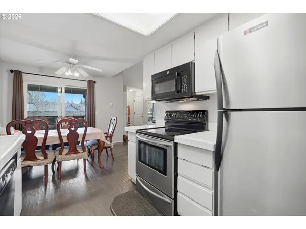 $275,000 | 86 Kingsgate Road, Unit H203, Lake Oswego, OR 97035