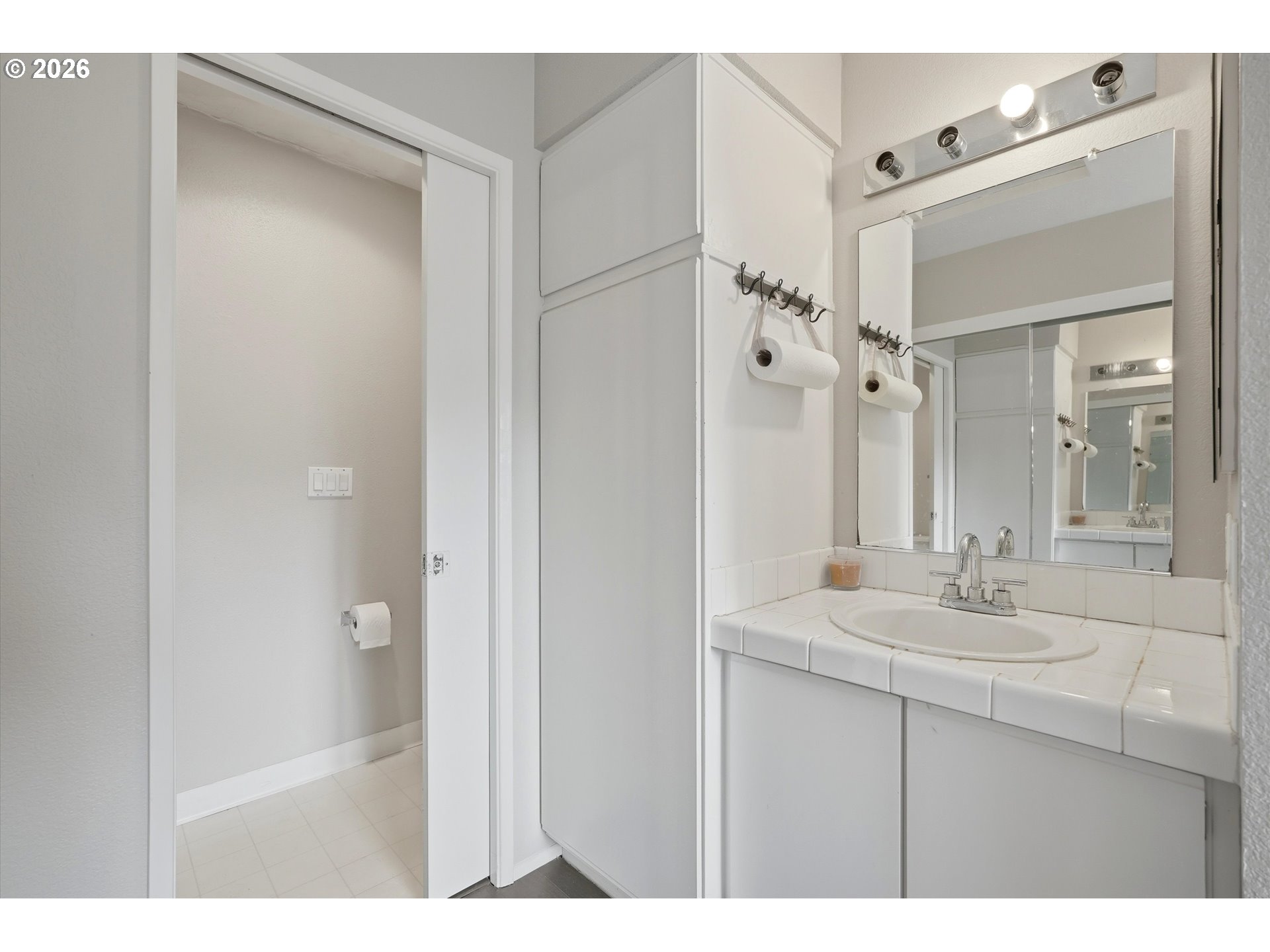 86 Kingsgate Road, Unit H203 Lake Oswego, OR 97035 - Photo 18 of 41