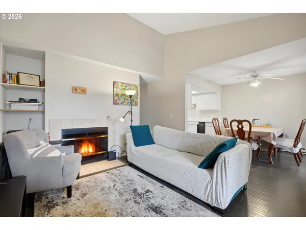 $275,000 | 86 Kingsgate Road, Unit H203, Lake Oswego, OR 97035