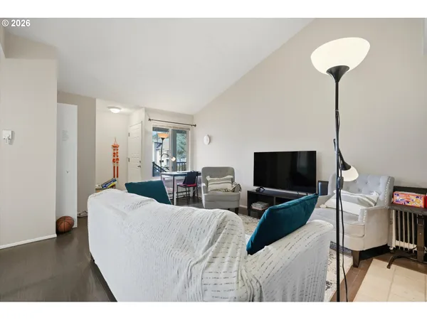 $275,000 | 86 Kingsgate Road, Unit H203, Lake Oswego, OR 97035