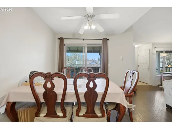 $275,000 | 86 Kingsgate Road, Unit H203, Lake Oswego, OR 97035