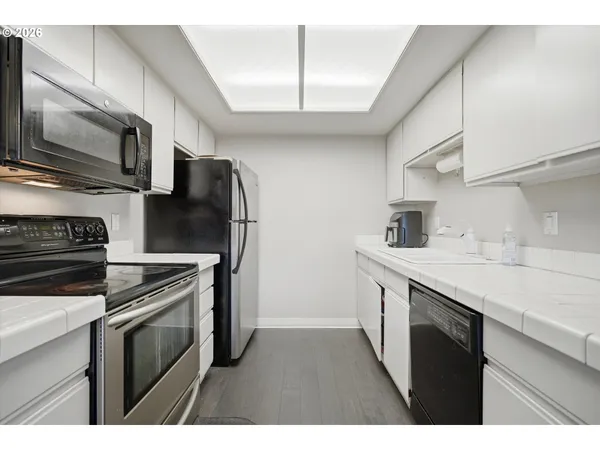 $275,000 | 86 Kingsgate Road, Unit H203, Lake Oswego, OR 97035