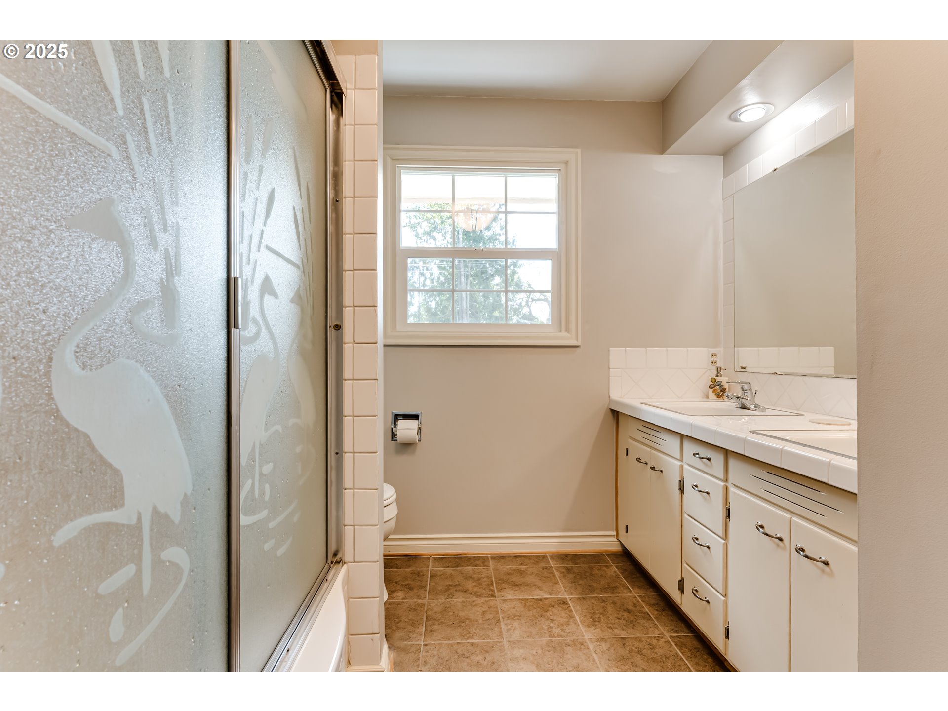 488 Pinto Way Eugene, OR 97401 - Photo 15 of 26 Bathroom