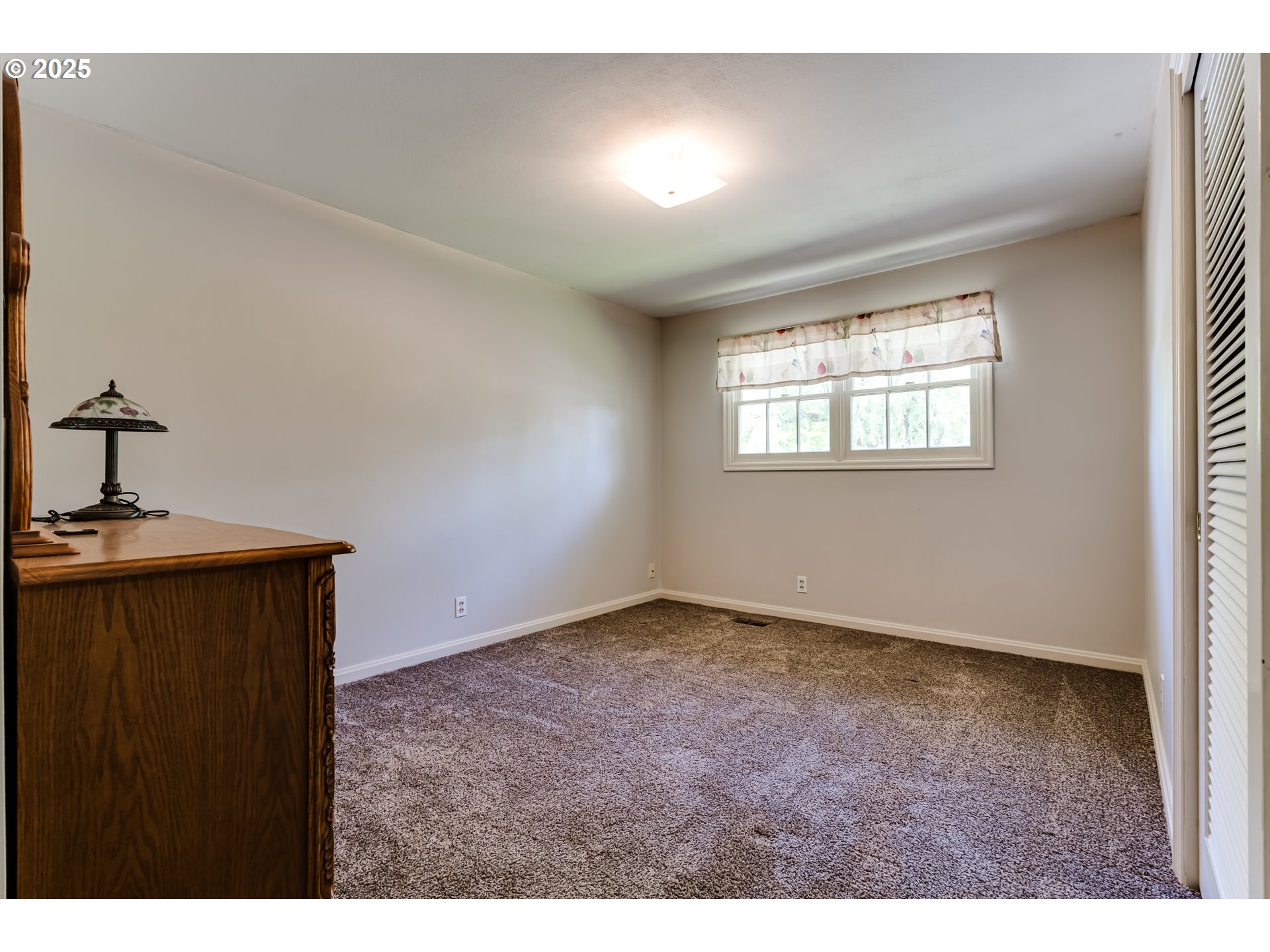 488 Pinto Way Eugene, OR 97401 - Photo 17 of 26 Bedroom