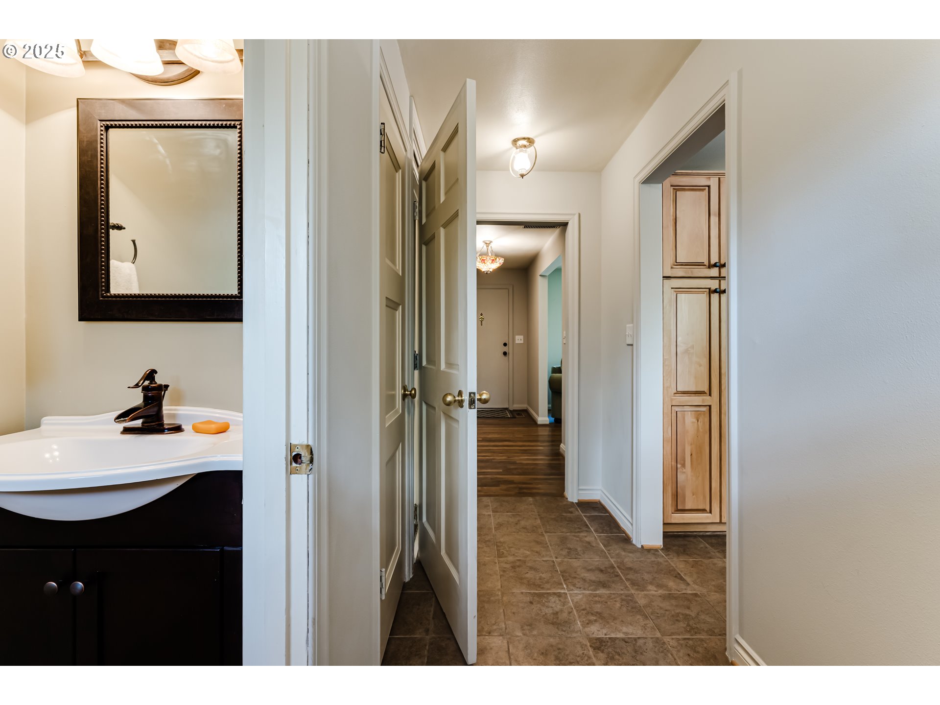 488 Pinto Way Eugene, OR 97401 - Photo 20 of 26 Bathroom