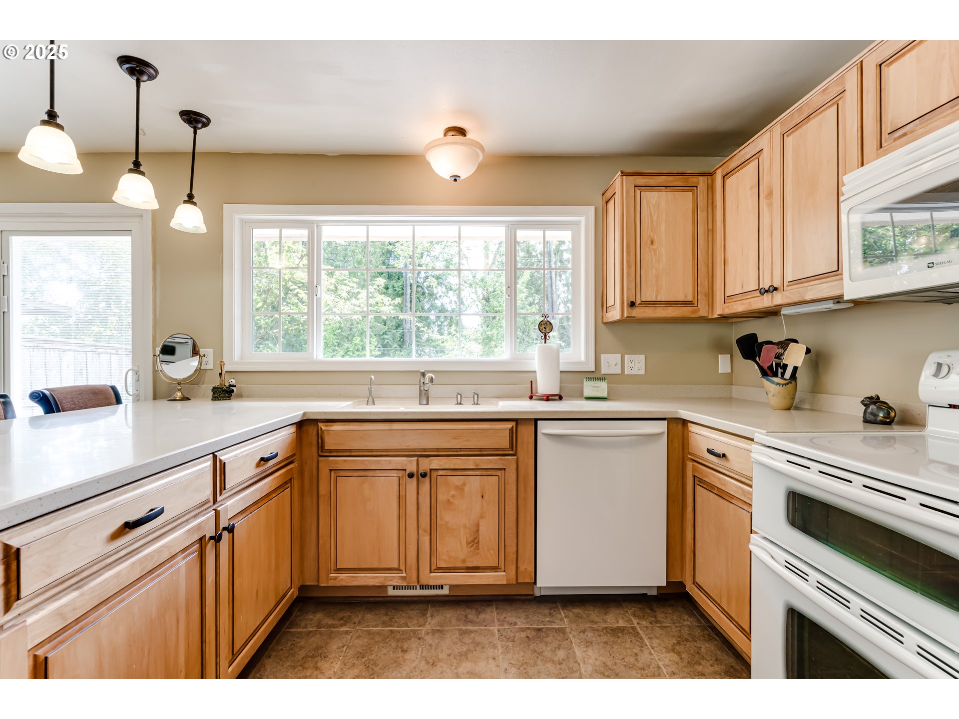 488 Pinto Way Eugene, OR 97401 - Photo 9 of 26 Kitchen