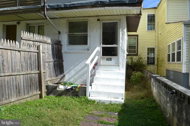 a view of a back yard of a lake from a yard