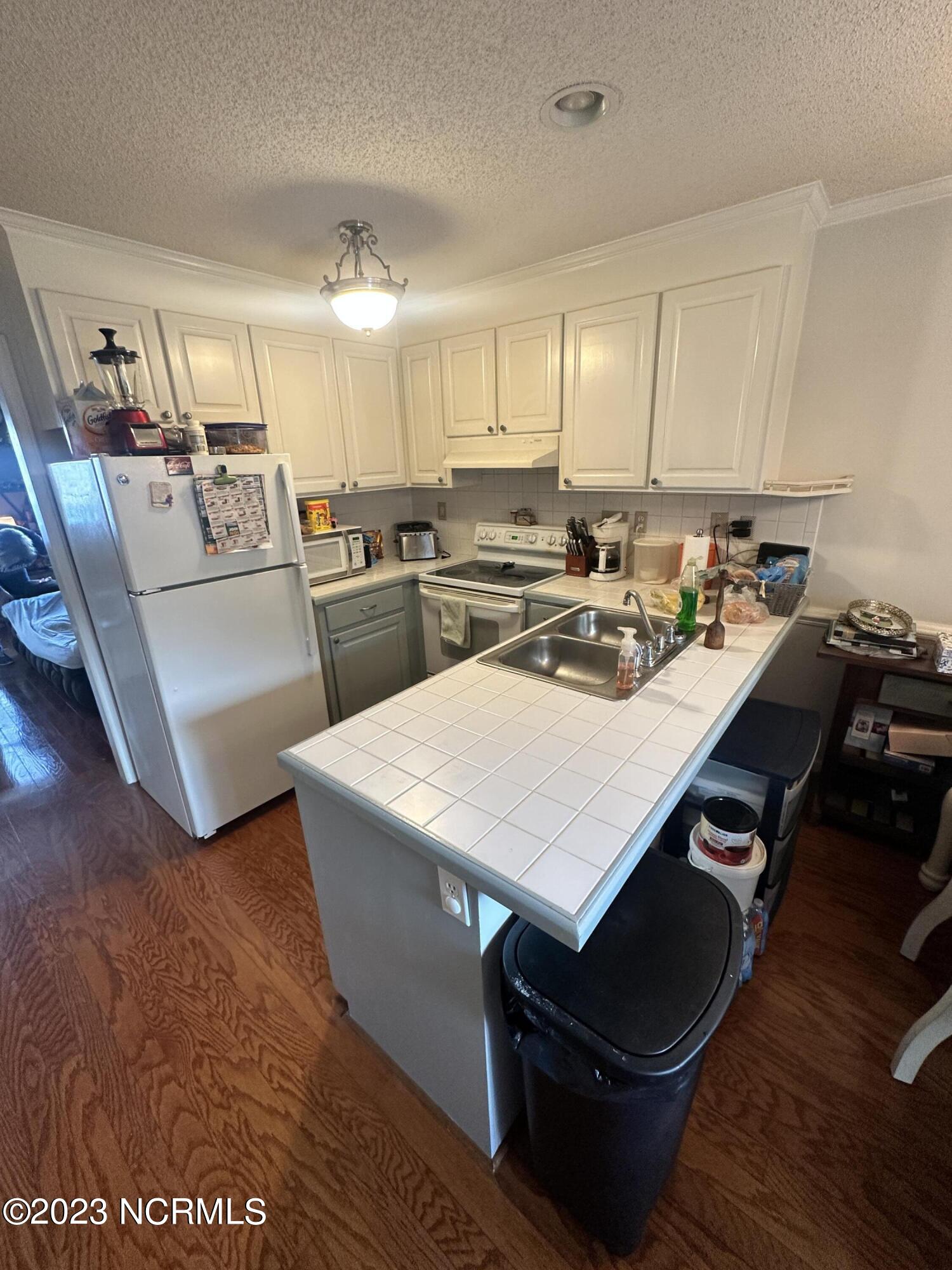 975 Spring Forest Road, Unit B6 Greenville, NC 27834 - Photo 2 of 9 IMG_0418
