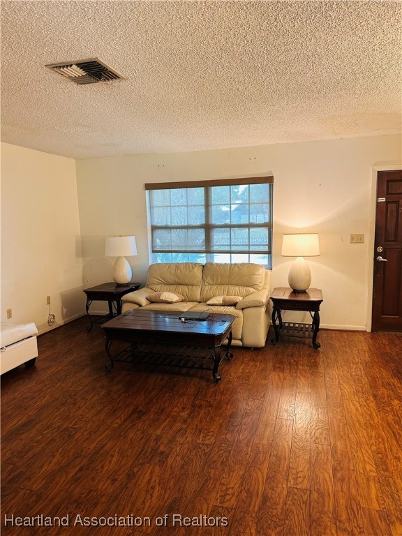 119 Parkview Road Sebring, FL 33870 - Photo 5 of 19 a living room with furniture and a table