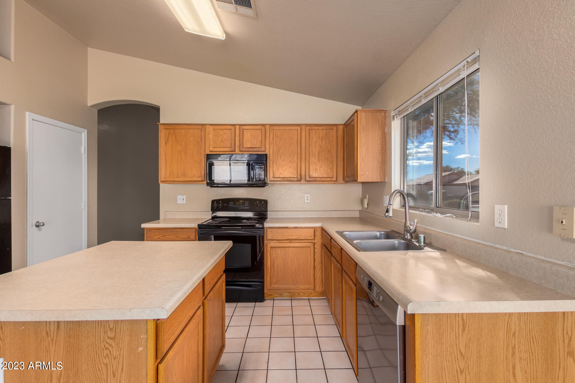 15002 West Redfield Road Surprise, AZ 85379 - Photo 23 of 77 0023-22 - Redfield