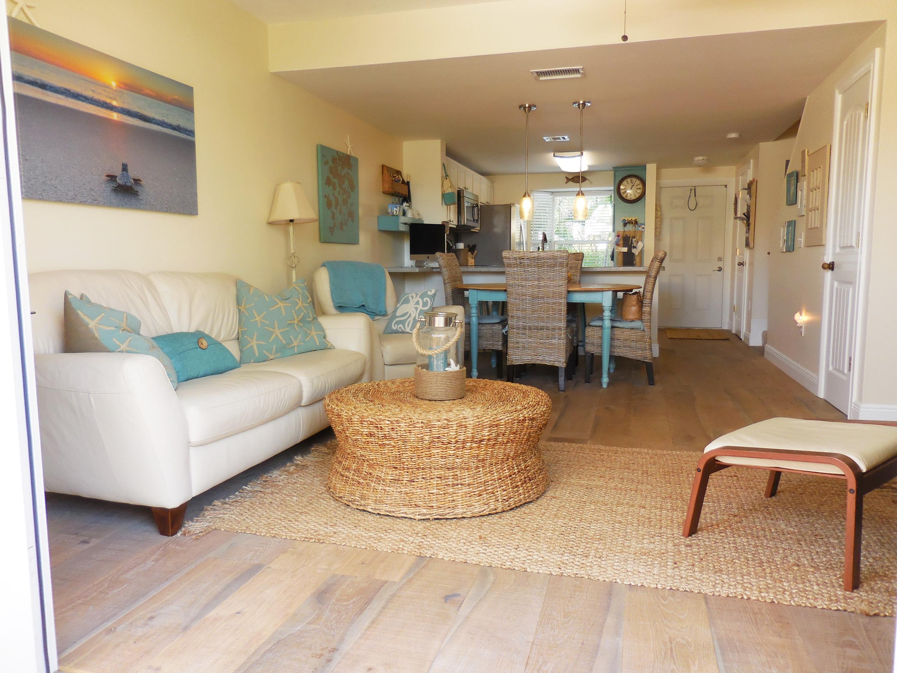 1002 Jeffery Street Boca Raton, FL 33487 - Photo 7 of 42 Living Room