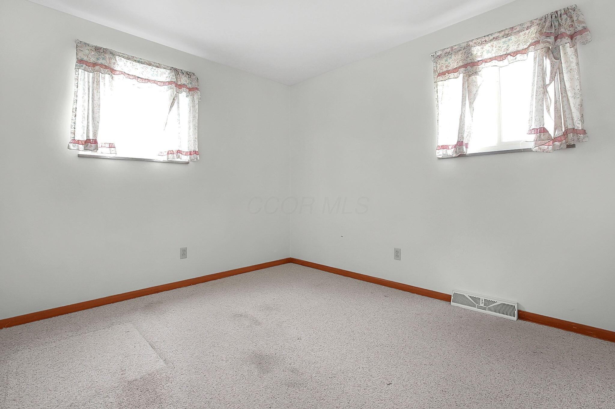 1647 Jackson Road Columbus, OH 43223 - Photo 14 of 30 14-web-or-mls-1647-jackson-rd