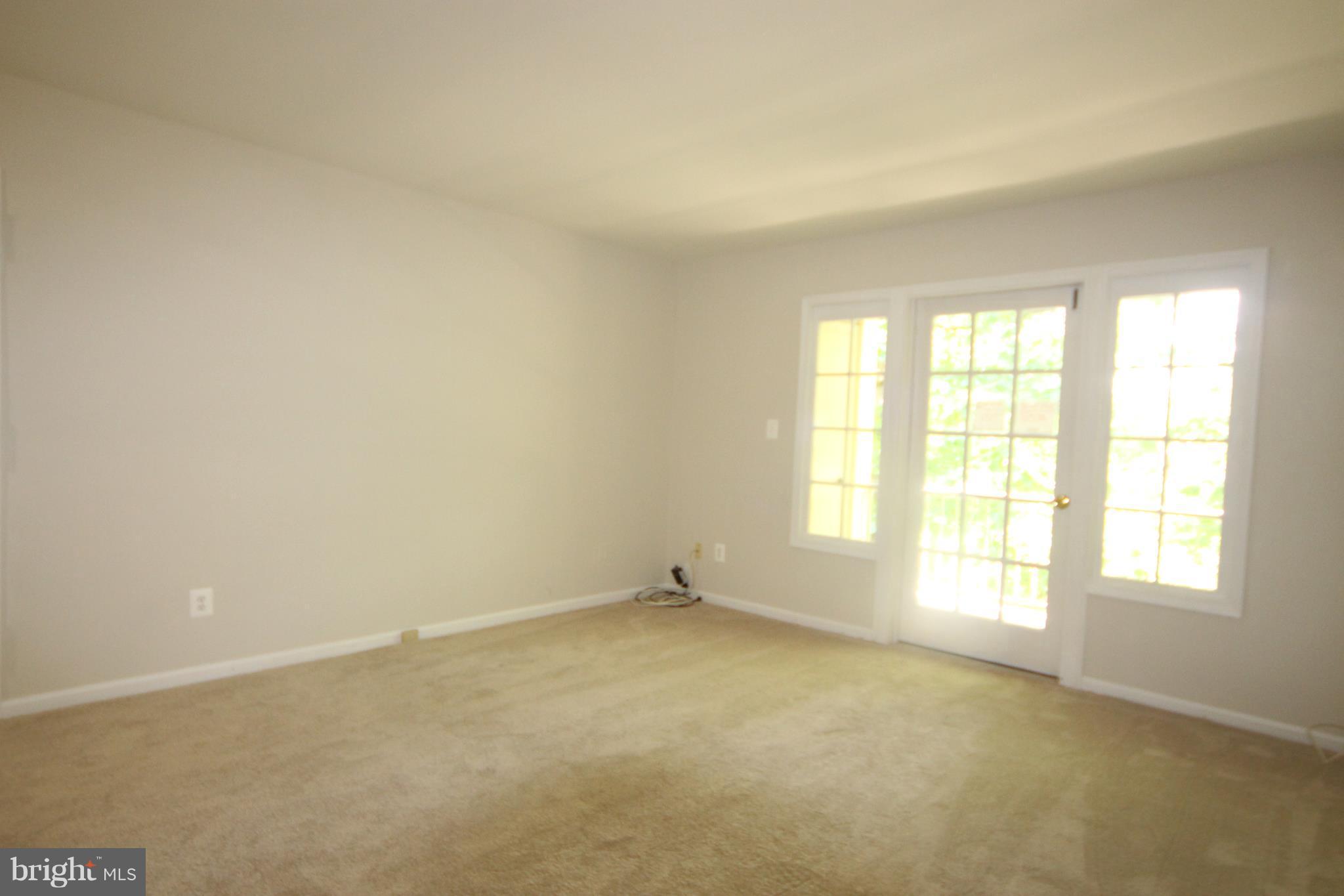 5903 Kingsford Road, Unit H Springfield, VA 22152 - Photo 3 of 18 Living Room
