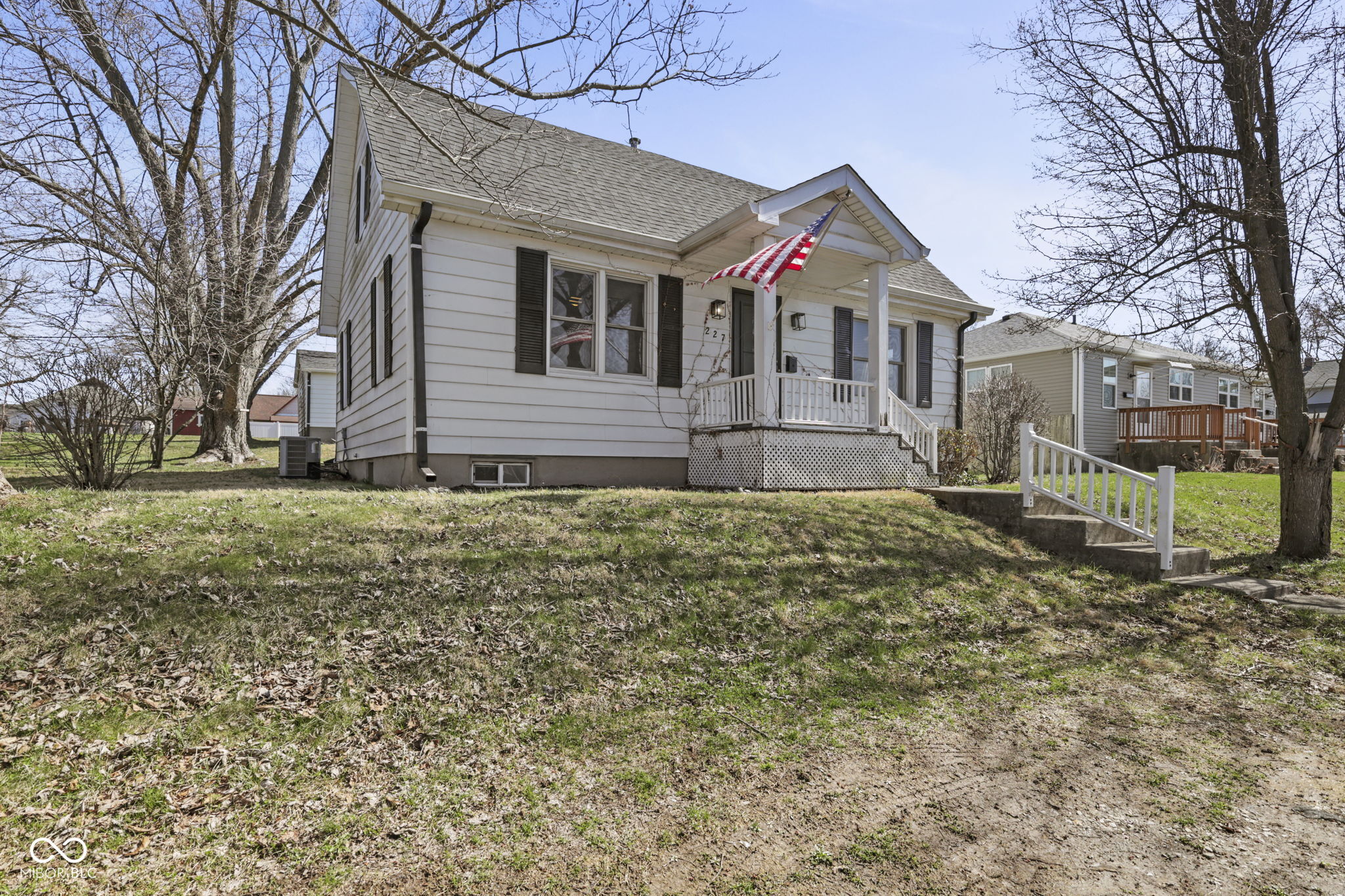 227 South Jefferson Street Pendleton, IN 46064 - Photo 2 of 37