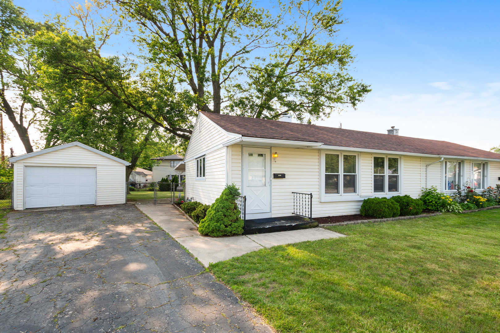 8928 South Ryan Road Hometown, IL 60456 - Photo 1 of 15 Gallery Image 1