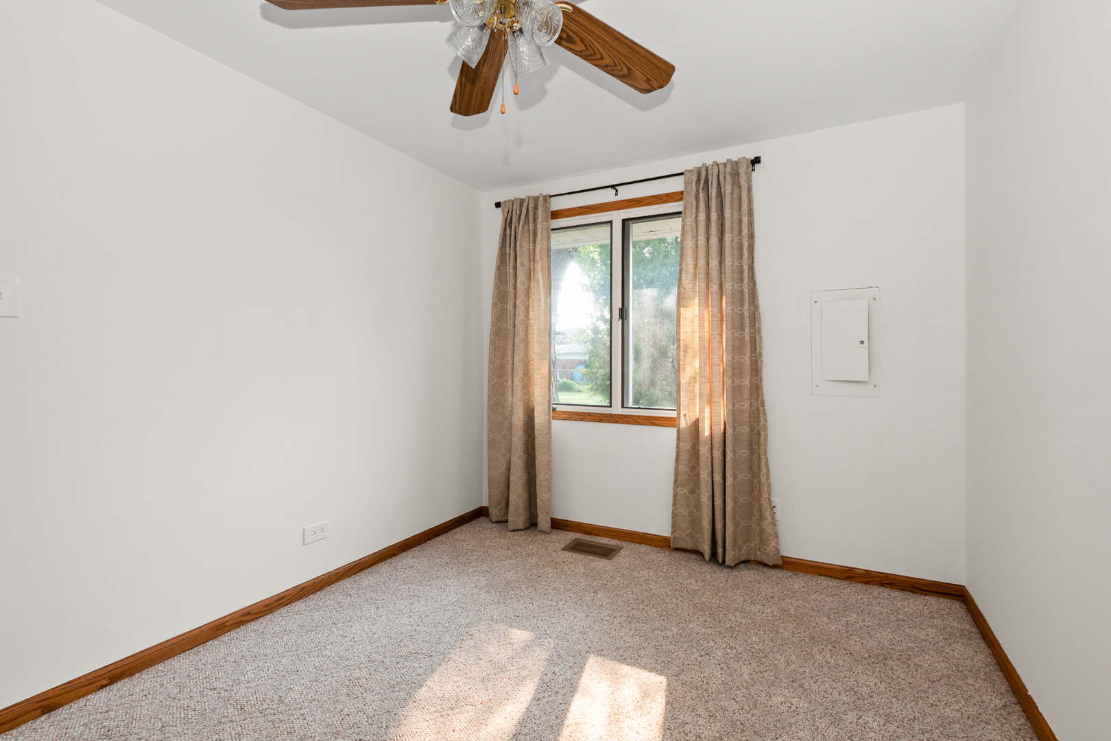 8928 South Ryan Road Hometown, IL 60456 - Photo 11 of 15 Gallery Image 11