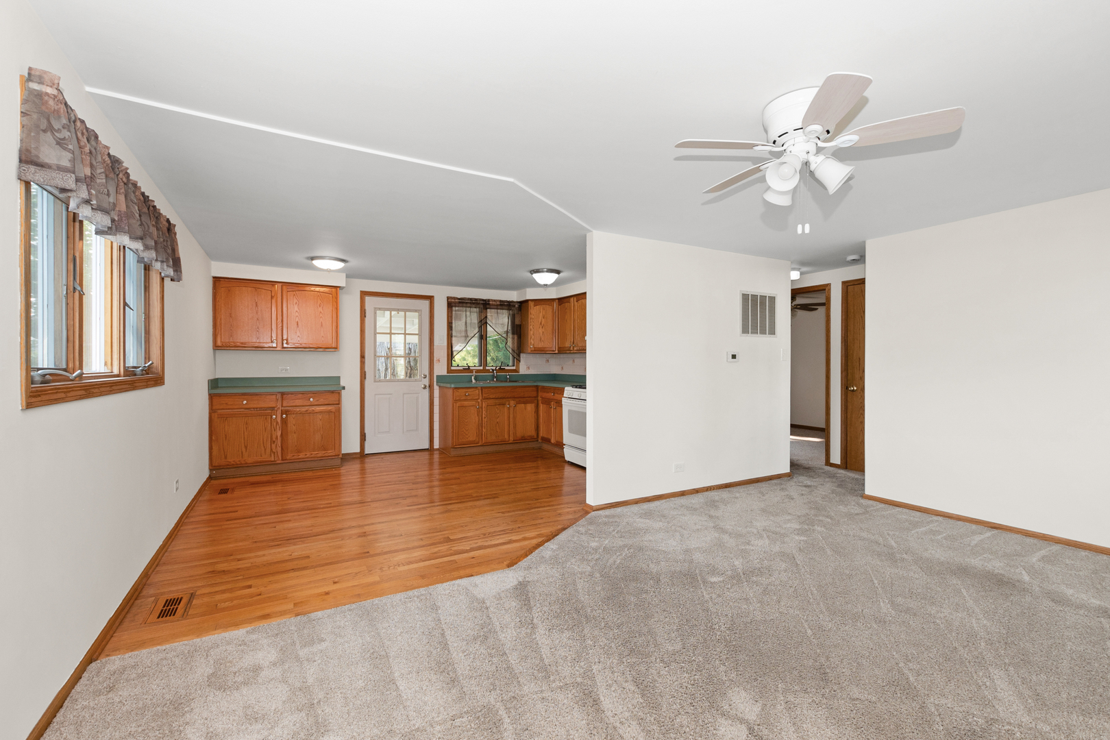 8928 South Ryan Road Hometown, IL 60456 - Photo 2 of 15 Gallery Image 2