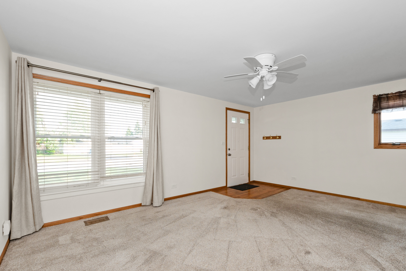 8928 South Ryan Road Hometown, IL 60456 - Photo 3 of 15 Gallery Image 3