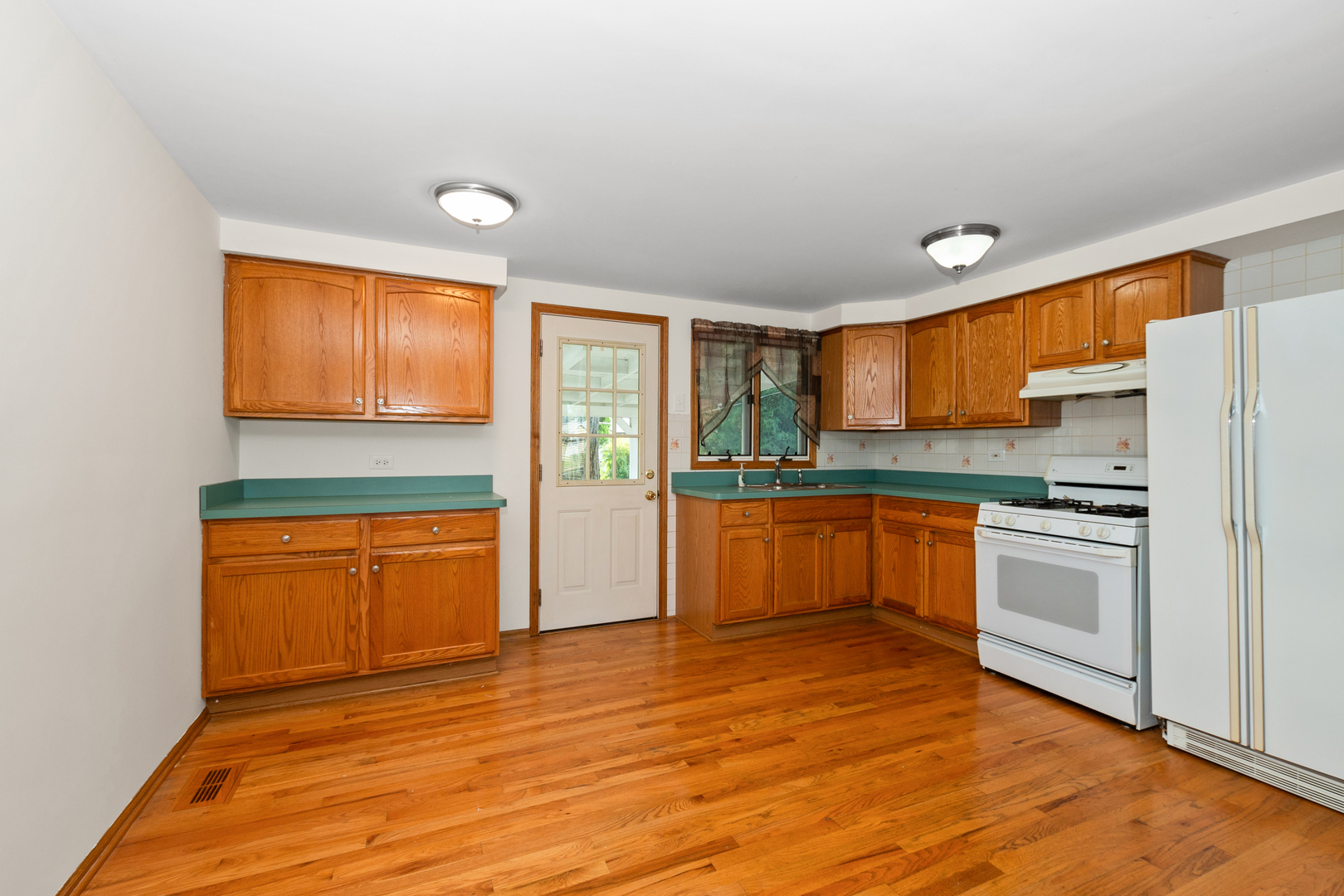 8928 South Ryan Road Hometown, IL 60456 - Photo 7 of 15 Gallery Image 7