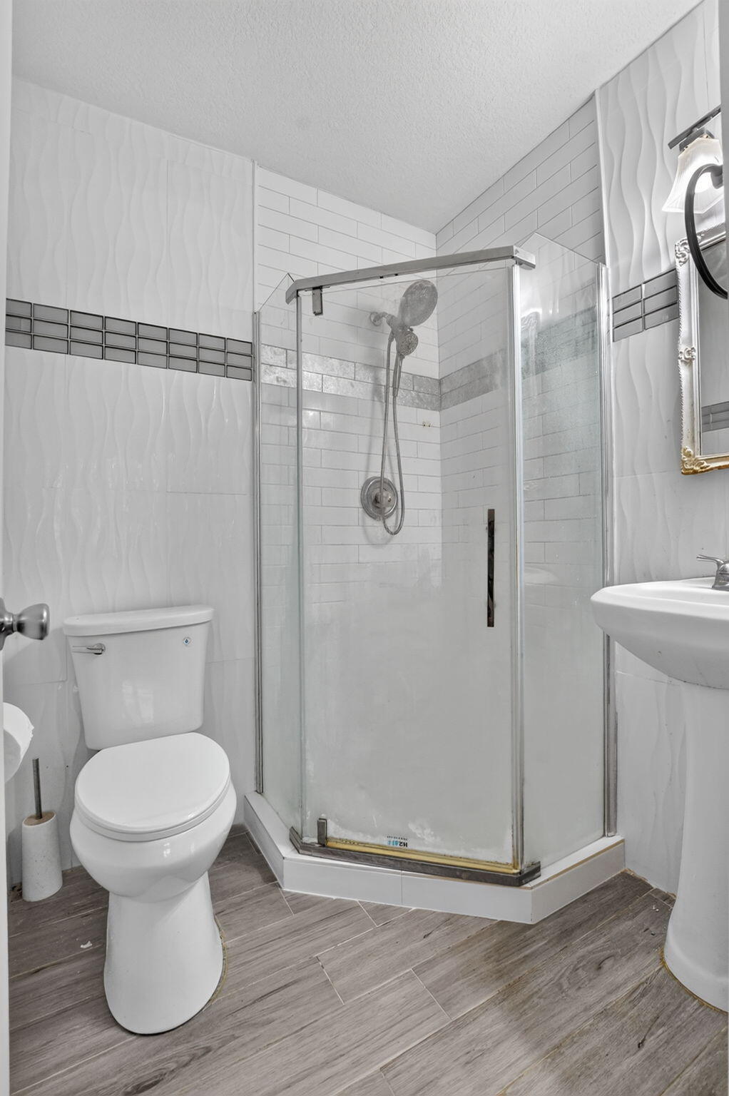 8681 Boca Drive, Unit 20 Boca Raton, FL 33433 - Photo 35 of 54 2nd Bathroom