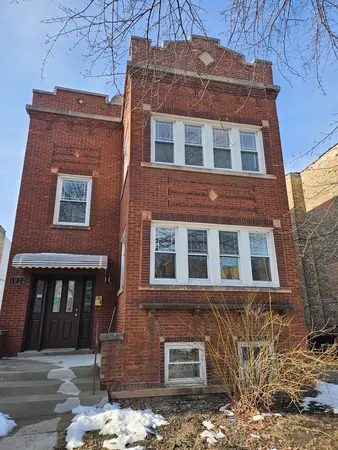$1,700 | 1922 Elmwood Avenue, Berwyn, IL 60402