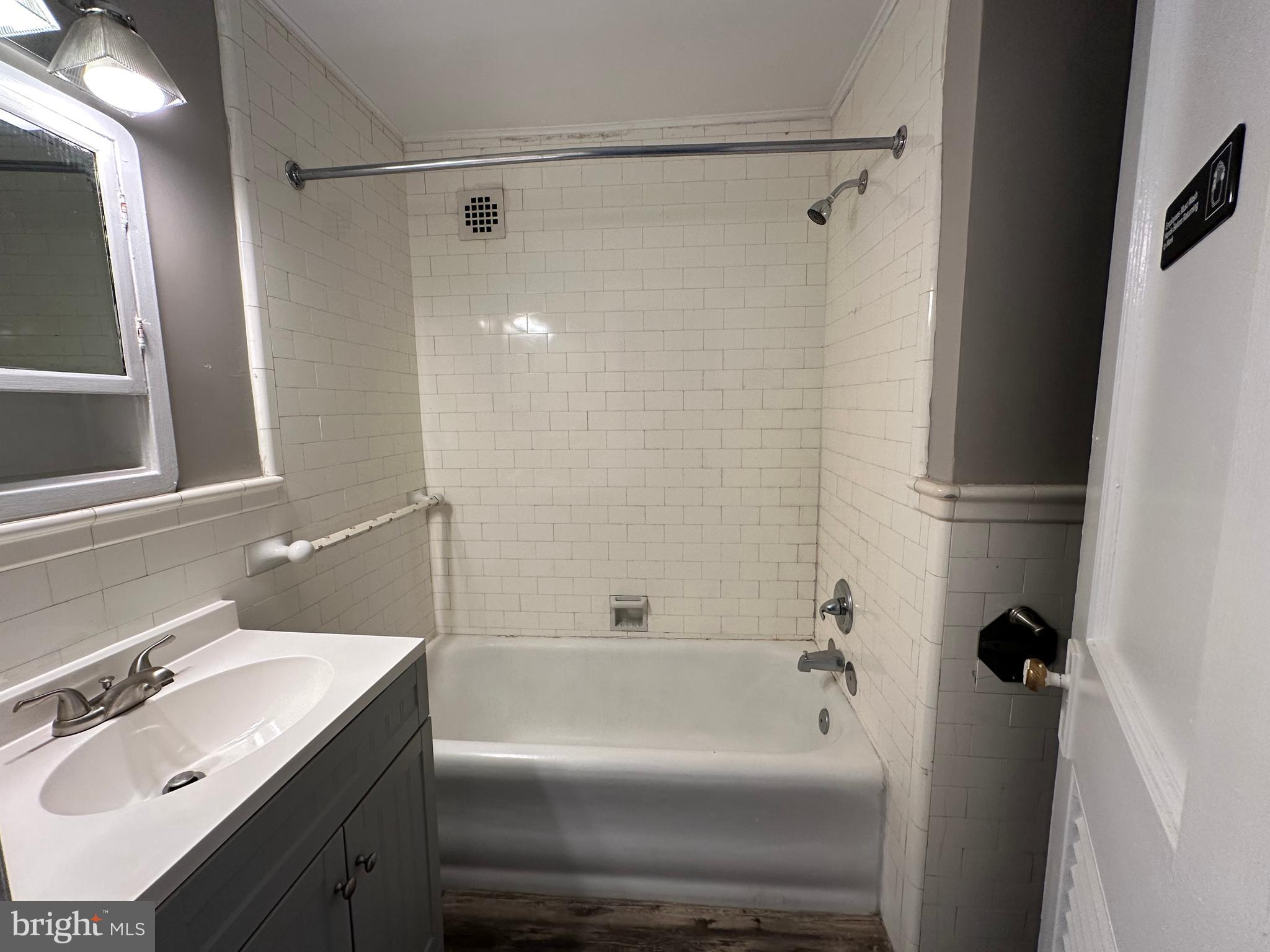 1324 Locust Street, Unit 1422 Philadelphia, PA 19107 - Photo 12 of 16