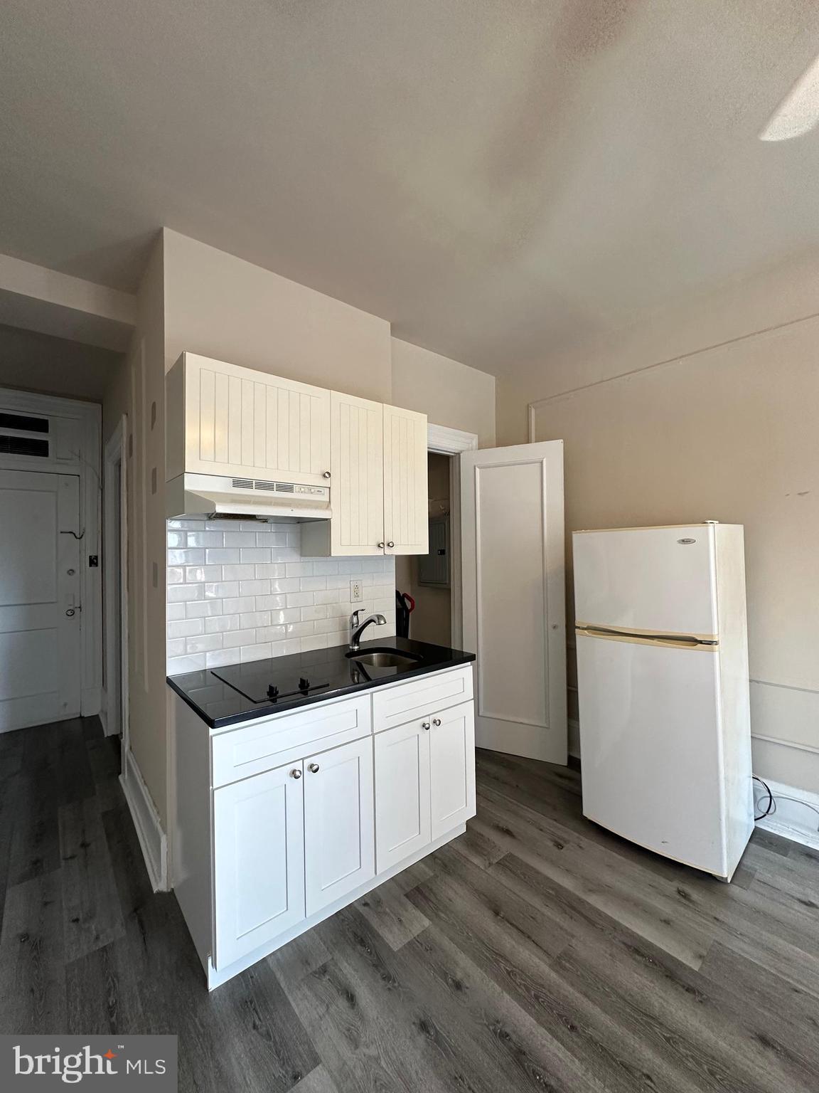 1324 Locust Street, Unit 1422 Philadelphia, PA 19107 - Photo 6 of 16