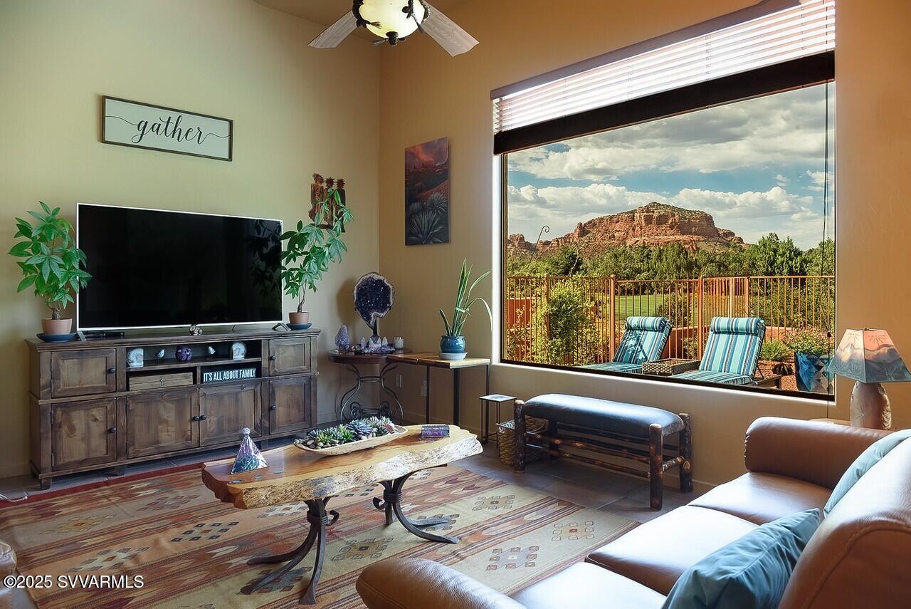 677 Crown Ridge Road Sedona, AZ 86351 - Photo 9 of 28 thumbnail_8 FAMILY ROOM MT VIEW