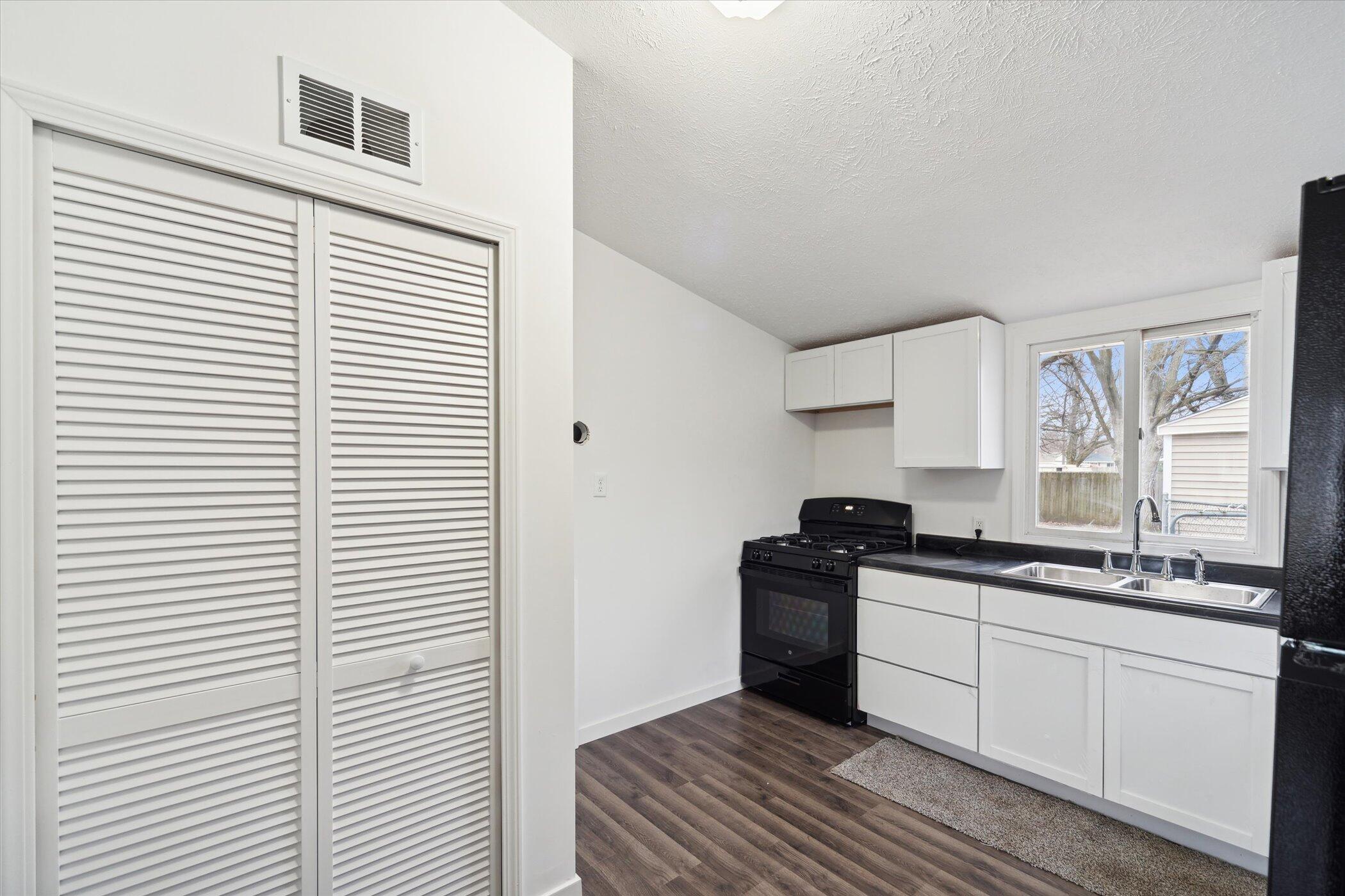 248 North 25th Street Springfield, MI 49037 - Photo 14 of 30 14-248-N-25th-St-Springfield-MI-49037-Wi