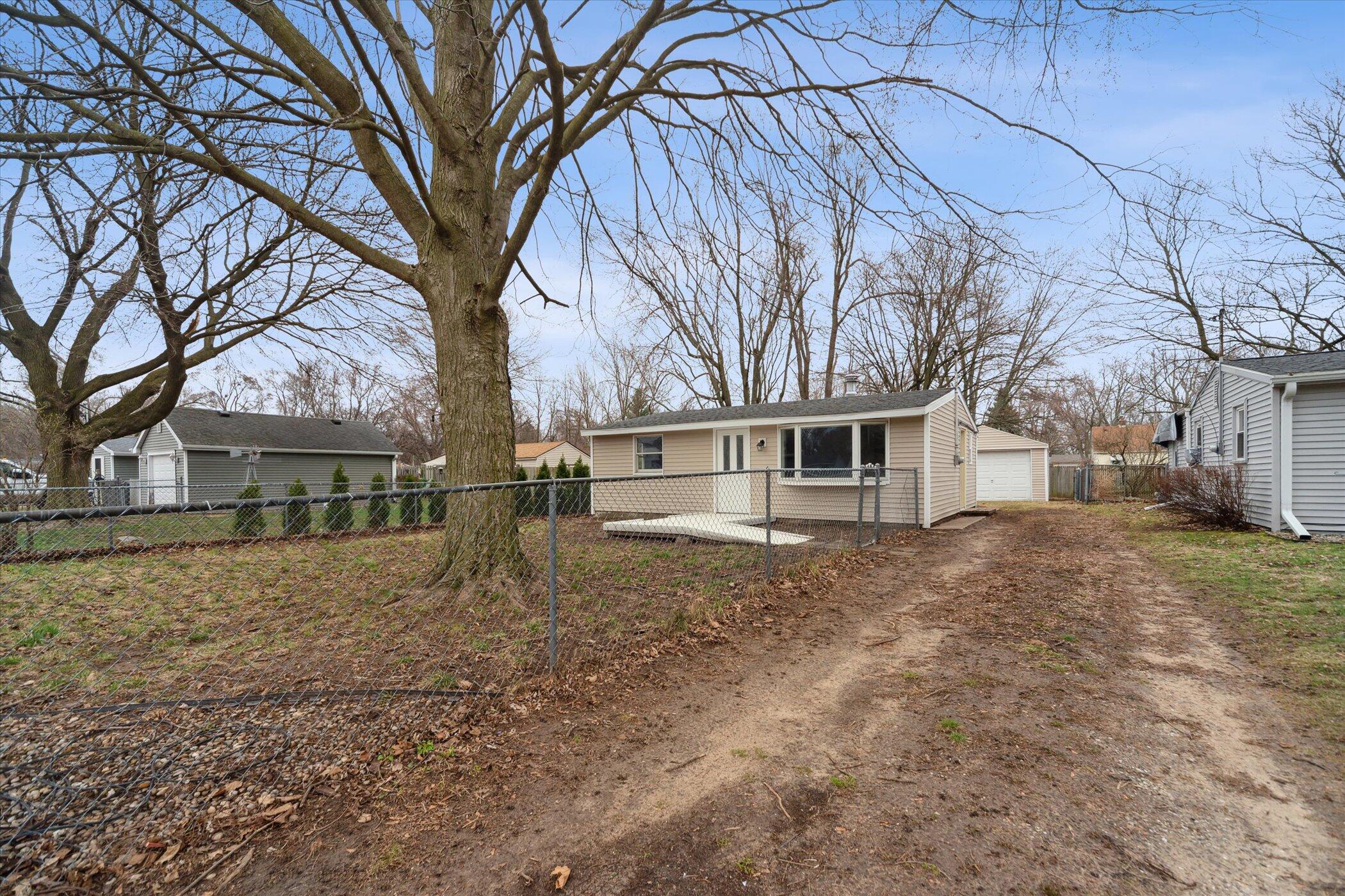 248 North 25th Street Springfield, MI 49037 - Photo 4 of 30 04-248-N-25th-St-Springfield-MI-49037-Wi