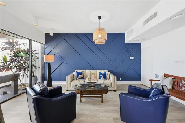 $279,000 | 7400 Sun Island Drive South, Unit 810, South Pasadena, FL 33707