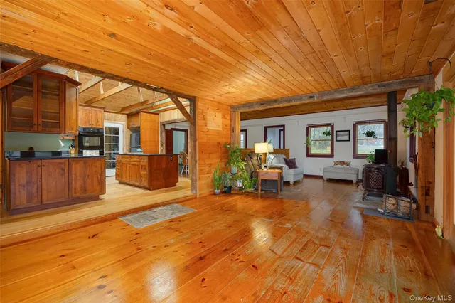 $372,500 | 18 Hummingbird Way, Staatsburg, NY 12580