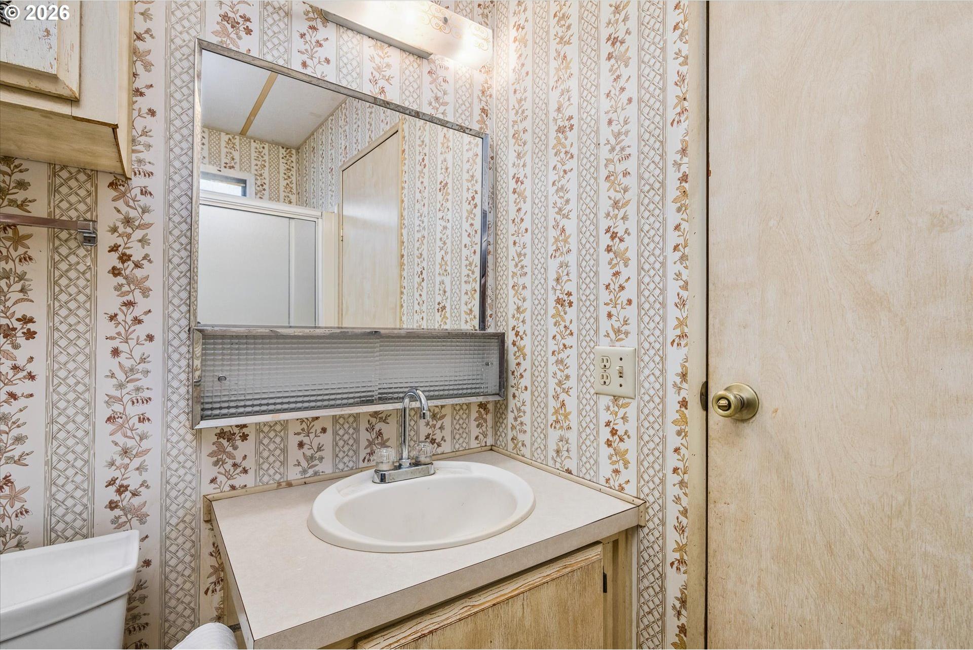 40329 Booth Kelly Road Springfield, OR 97478 - Photo 24 of 48 Bathroom