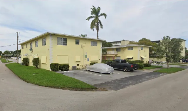 a view of a back yard of the house