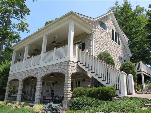 THIS IS A GREAT HOUSE!! 3 BEDROOMS 3.5 BATHS. OVER 4000 SQUARE FEET!!!   
