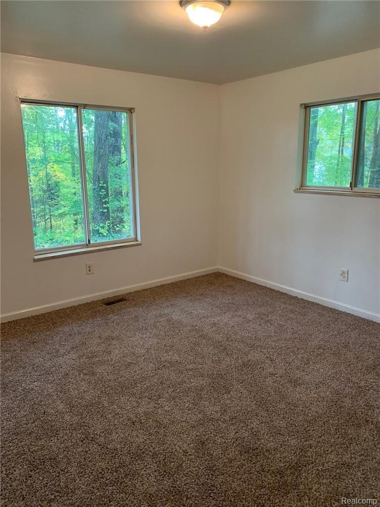 2053 Porter Road White Lake, MI 48383 - Photo 5 of 16 5.jpg