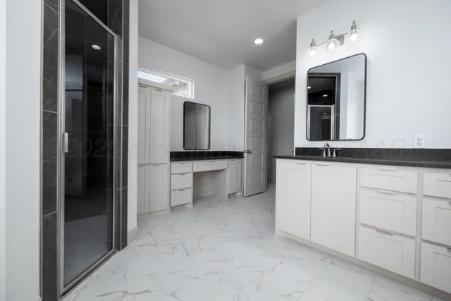 $450,000 | 10 Yuel Court, Canyon, TX 79015