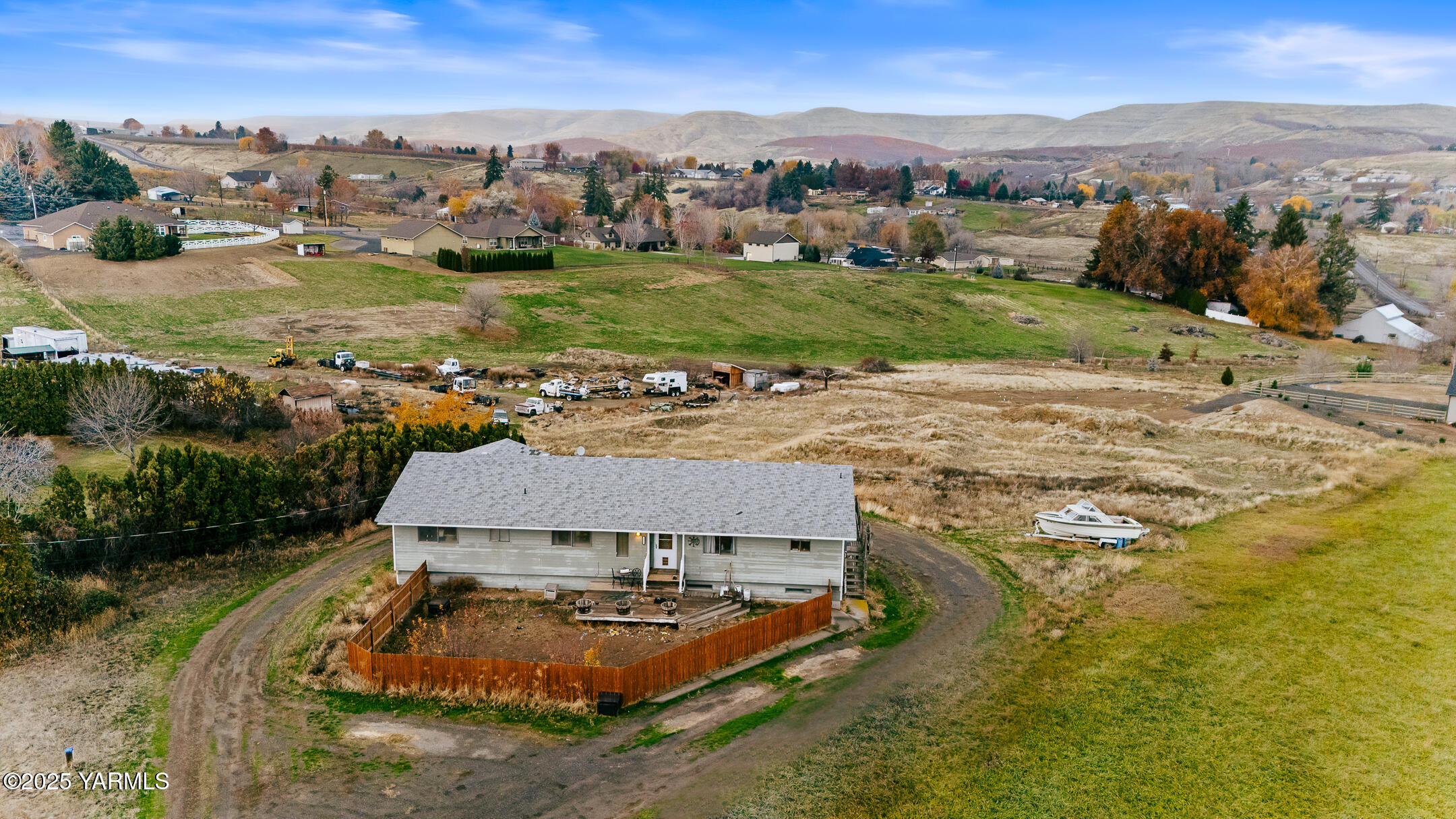 171 West Taylor Road Selah, WA 98942 - Photo 4 of 37 an aerial view of residential houses with outdoor space