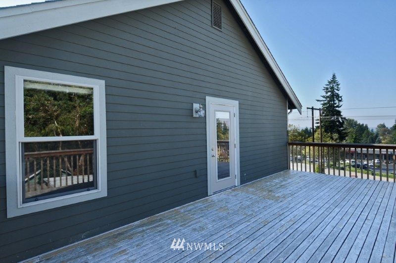 1329 Monroe Avenue Northeast Renton, WA 98056 - Photo 2 of 15 Gallery Image 2