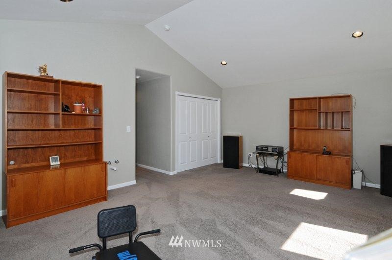 1329 Monroe Avenue Northeast Renton, WA 98056 - Photo 11 of 15 Gallery Image 11