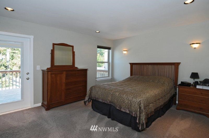 1329 Monroe Avenue Northeast Renton, WA 98056 - Photo 13 of 15 Gallery Image 13