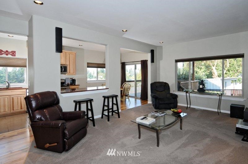 1329 Monroe Avenue Northeast Renton, WA 98056 - Photo 5 of 15 Gallery Image 5