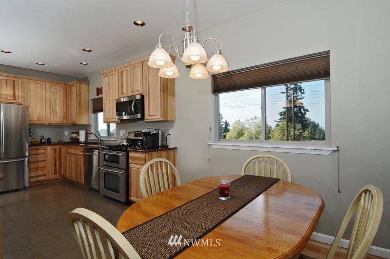 1329 Monroe Avenue Northeast Renton, WA 98056 - Photo 7 of 15 Gallery Image 7
