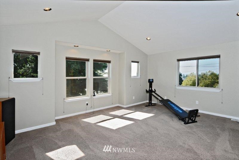 1329 Monroe Avenue Northeast Renton, WA 98056 - Photo 10 of 15 Gallery Image 10