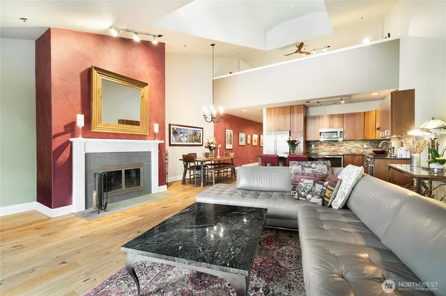 $899,000 | 526 1st Avenue South, Unit 511, Seattle, WA 98104