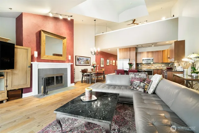 $899,000 | 526 1st Avenue South, Unit 511, Seattle, WA 98104