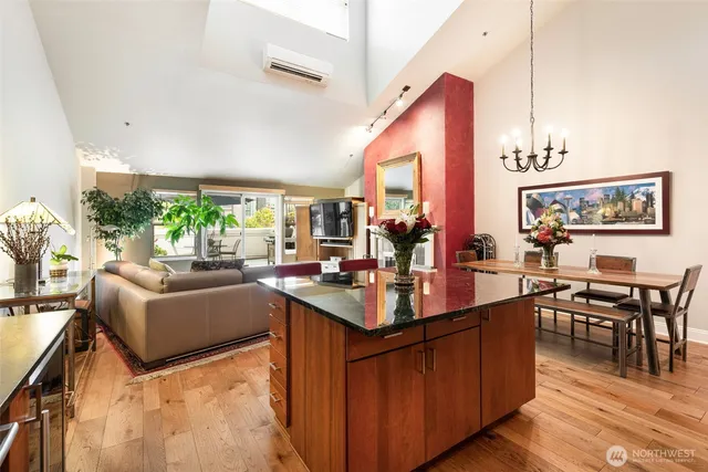 $899,000 | 526 1st Avenue South, Unit 511, Seattle, WA 98104