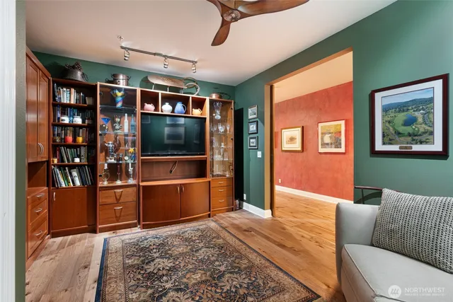 $899,000 | 526 1st Avenue South, Unit 511, Seattle, WA 98104